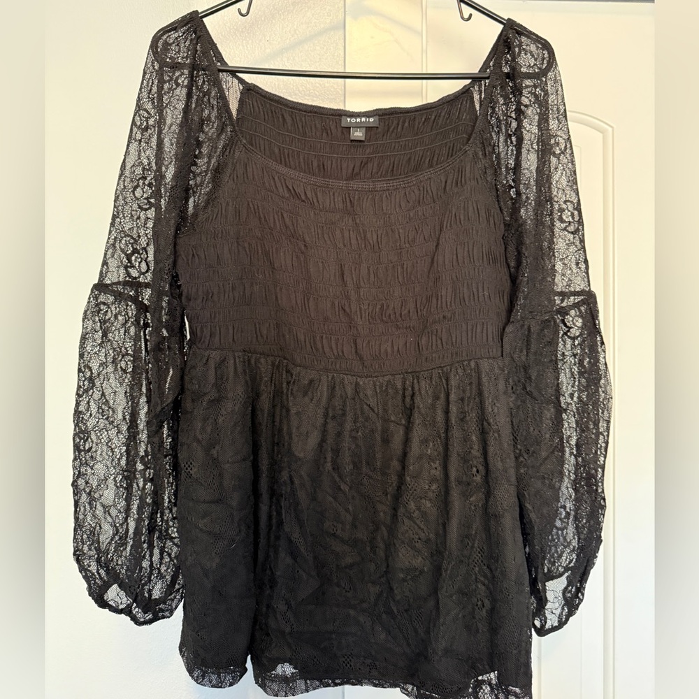 NWOT Torrid peplum style, smocked top with sheer lace sleeves.